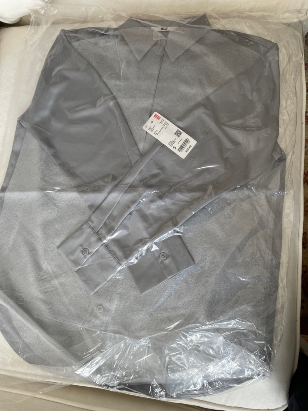 Uniqlo women’s Long-Sleeve Dress Shirt in Light Gray